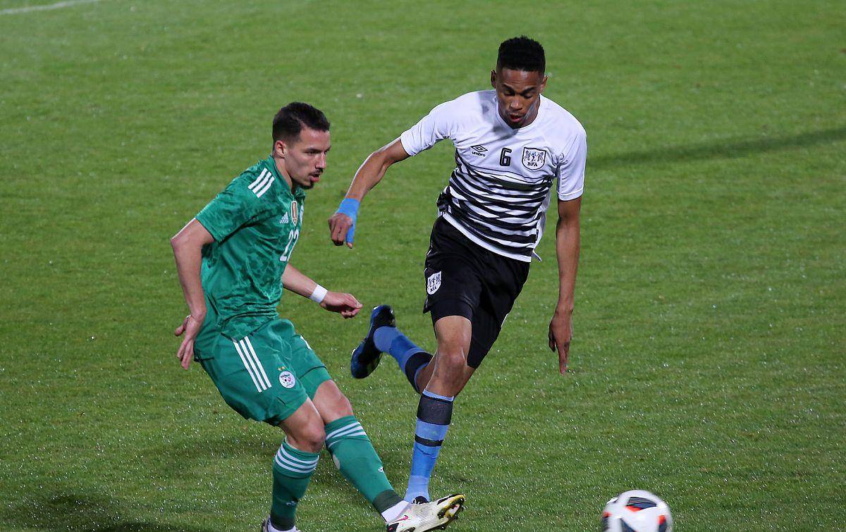 包含阿尔及尔尼斯不敌波尔多，遭遇两连败的词条