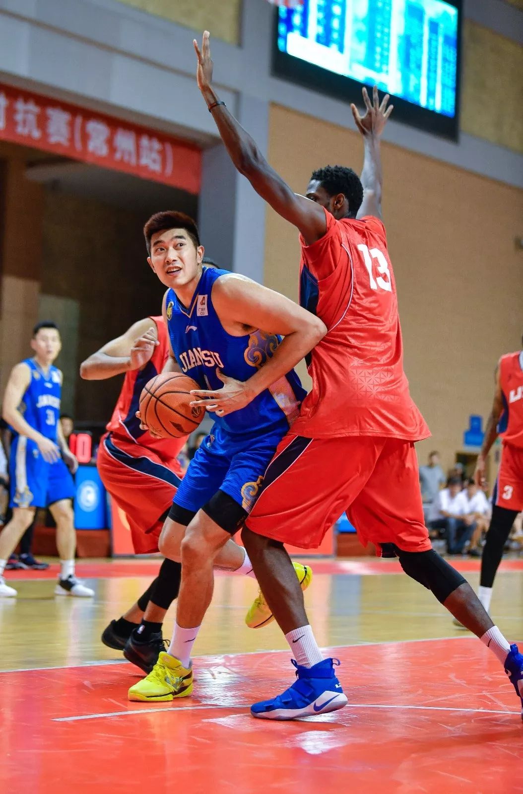 C7娱乐下载官网-热血对抗！球员们无畏无惧地迎接挑战的简单介绍